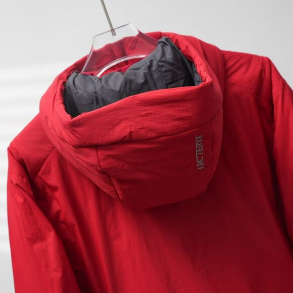 Arc'teryx Retro Red Hooded Outdoor Jacket - Lightweight, Windproof & Stylish - Picture 3 of 8